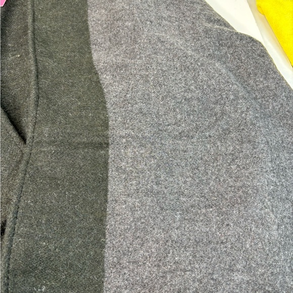 Issac Mizrahi Shawl Wrap Black and Charcoal Gray Fringed - Picture 6 of 8